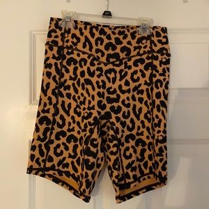 Balance Athletica king cheetah rider shorts M